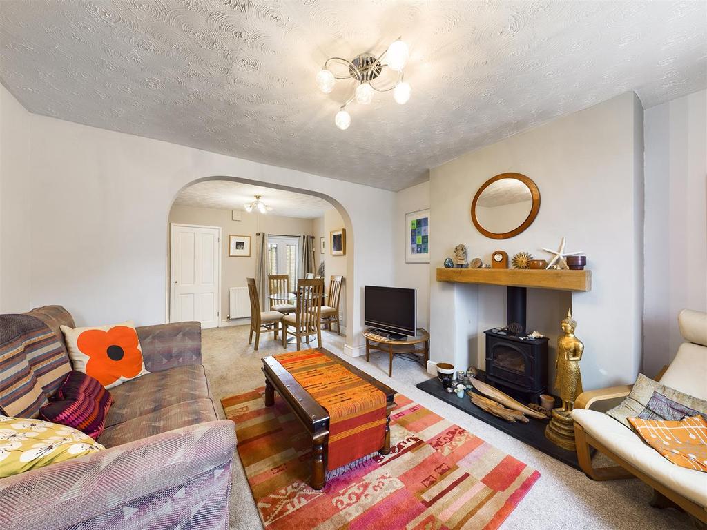 Hillock Lane, Gresford, Wrexham 2 bed terraced house £750 pcm (£173 pw)