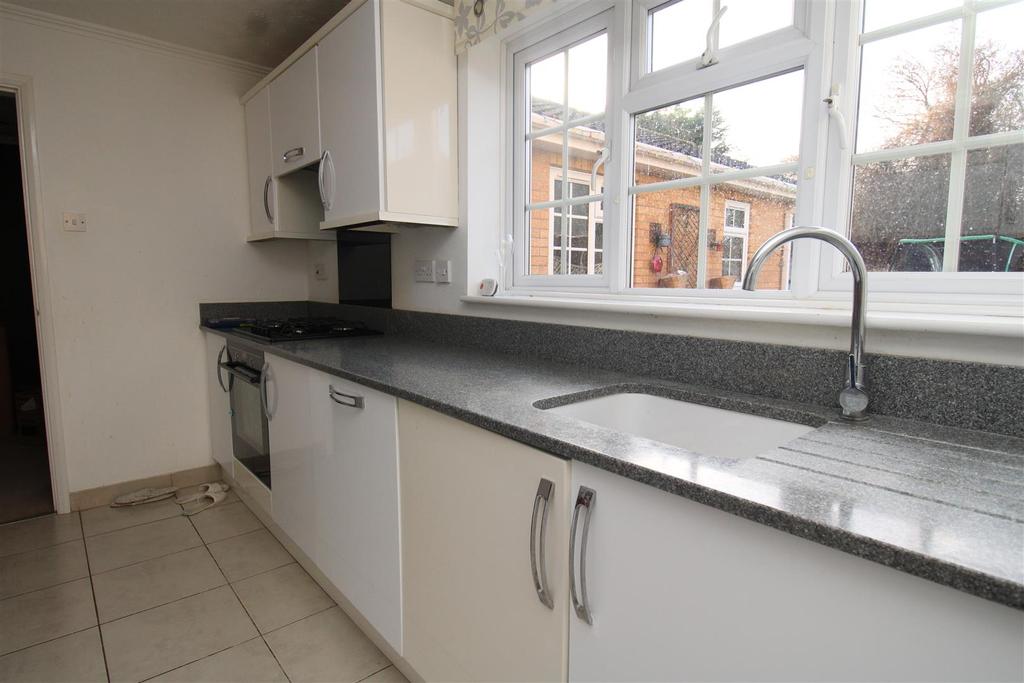 Catherine Close, Peterborough 4 bed detached house £1,295 pcm (£299 pw)