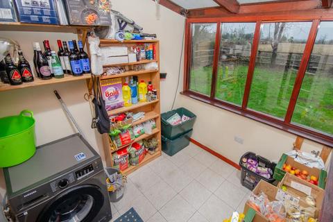 Ocho-rios Beacon Lane, Winterbourne, Bristol, BS36 1JU