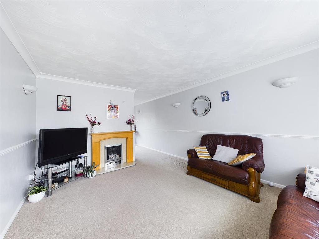 Marlowe Close, Stevenage, Hertfordshire, SG2 0JJ. 3 bed detached house