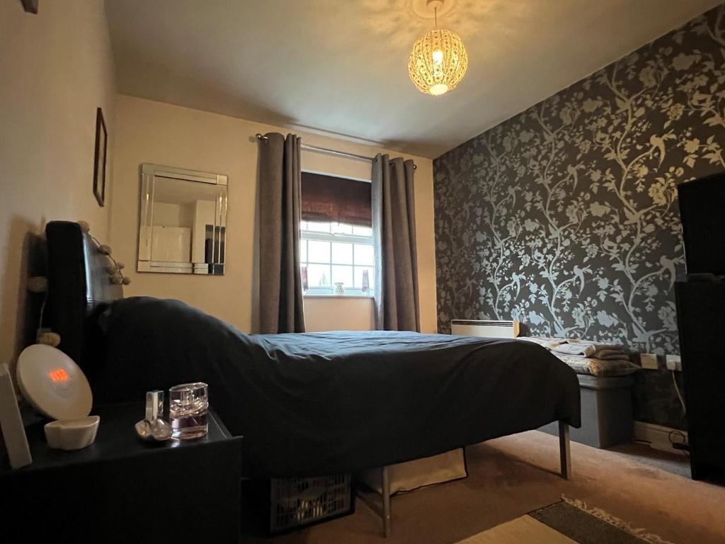 Redfield Croft, Leigh 2 bed apartment £725 pcm (£167 pw)