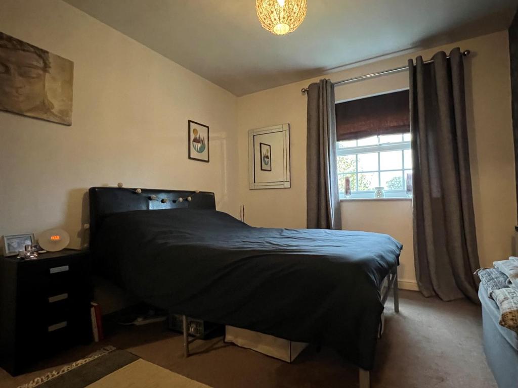 Redfield Croft, Leigh 2 bed apartment £725 pcm (£167 pw)