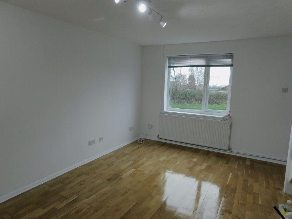 Little Ridge Avenue, East Sussex 2 bed house £975 pcm (£225 pw)