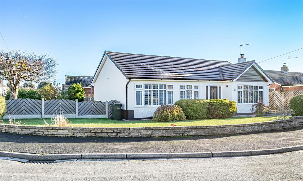 Burn Hall Crescent, Burn, Selby 3 bed detached bungalow £365,000