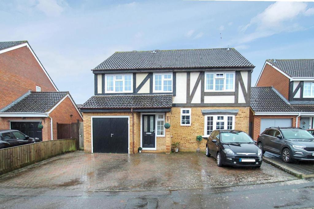 Gifford Road, Swindon 5 bed detached house £450,000