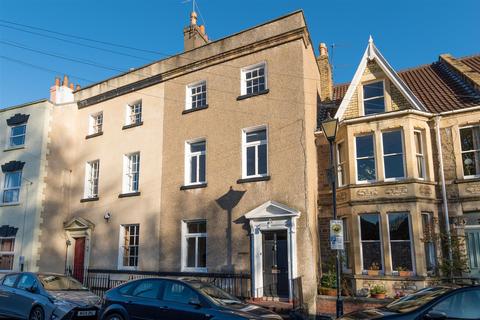 4 Clifton Wood Road, Bristol, BS8 4TA