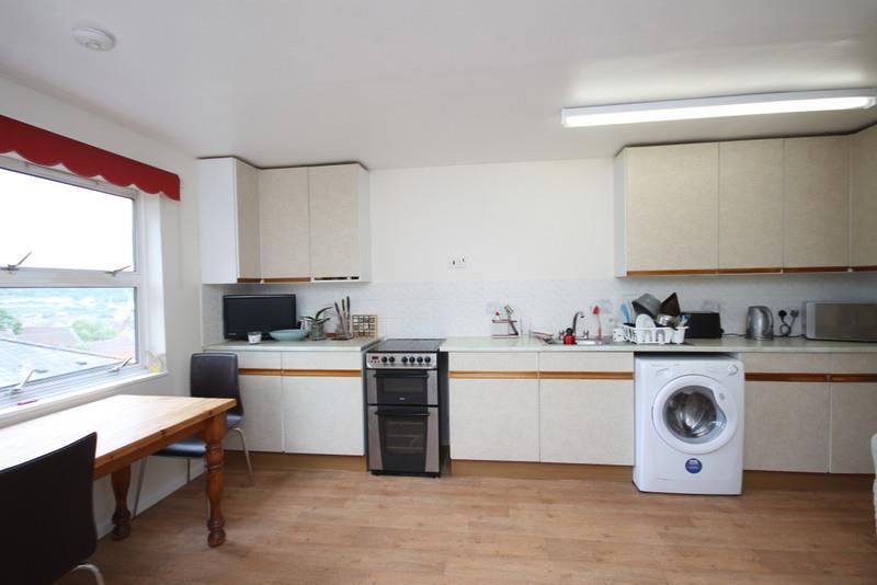 Ballance Street 3 bed maisonette - £975 pcm (£225 pw)