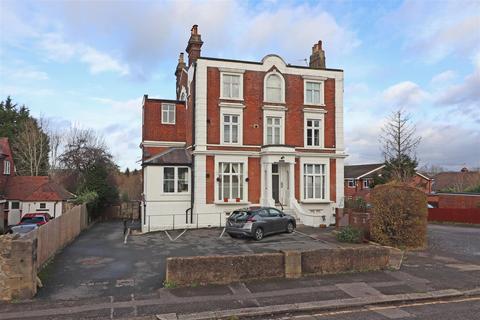 Flat 3a, 12 Cavendish Road, Redhill, RH1 4AE