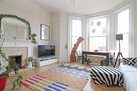 Flat 3a, 12 Cavendish Road, Redhill, RH1 4AE