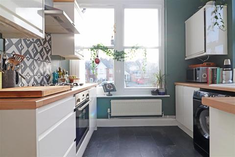Flat 3a, 12 Cavendish Road, Redhill, RH1 4AE