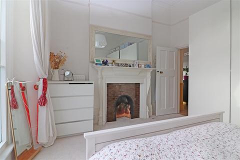 Flat 3a, 12 Cavendish Road, Redhill, RH1 4AE