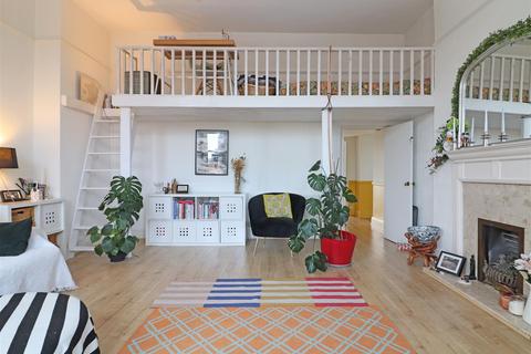 Flat 3a, 12 Cavendish Road, Redhill, RH1 4AE