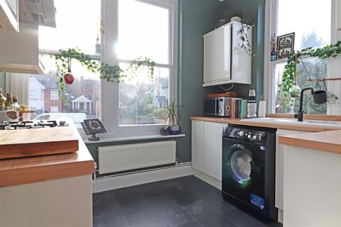 Flat 3a, 12 Cavendish Road, Redhill, RH1 4AE