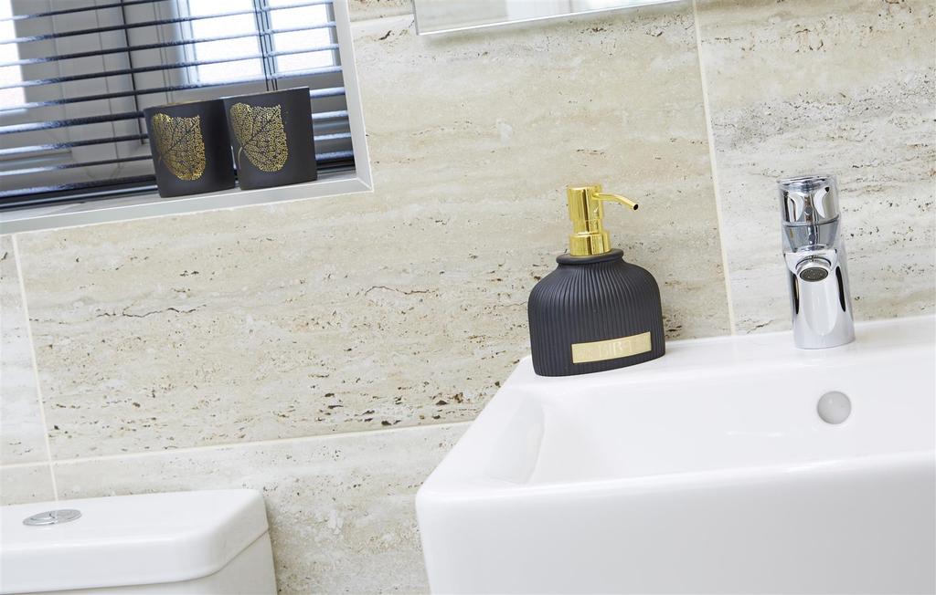 Bathroom2.jpg