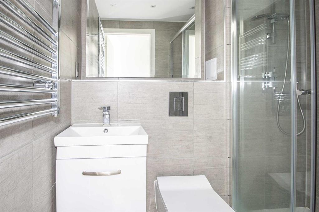 Capital Drive, Linford Wood 1 bed apartment to rent £960 pcm (£222 pw)
