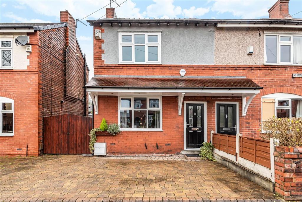 Normanby Road, Worsley, Manchester... 2 bed terraced house £950 pcm