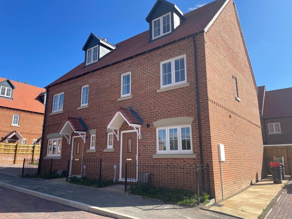 Wainds Field, Kirkbymoorside, York 4 bed semidetached house for sale