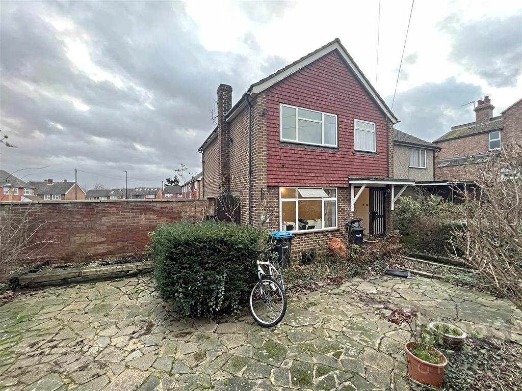 Lavender Hill, Enfield 3 bed semidetached house £575,000