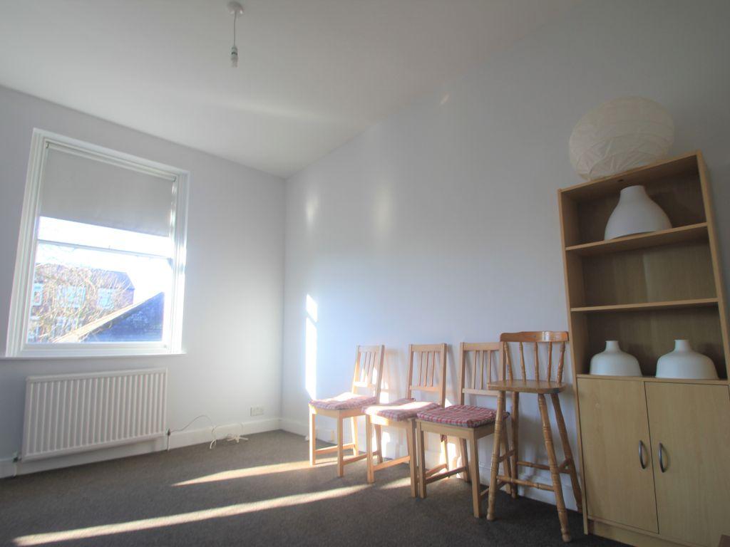 Bouverie Road, Stoke Newington, N16 2 bed flat £1,712 pcm (£395 pw)
