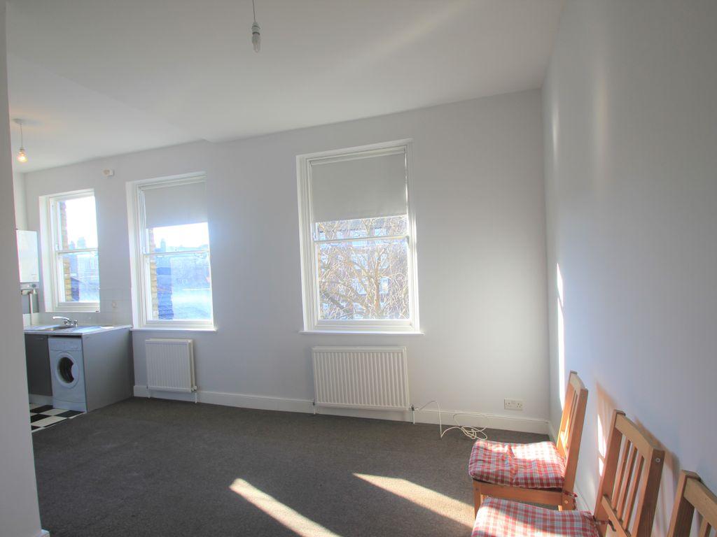 Bouverie Road, Stoke Newington, N16 2 bed flat £1,712 pcm (£395 pw)