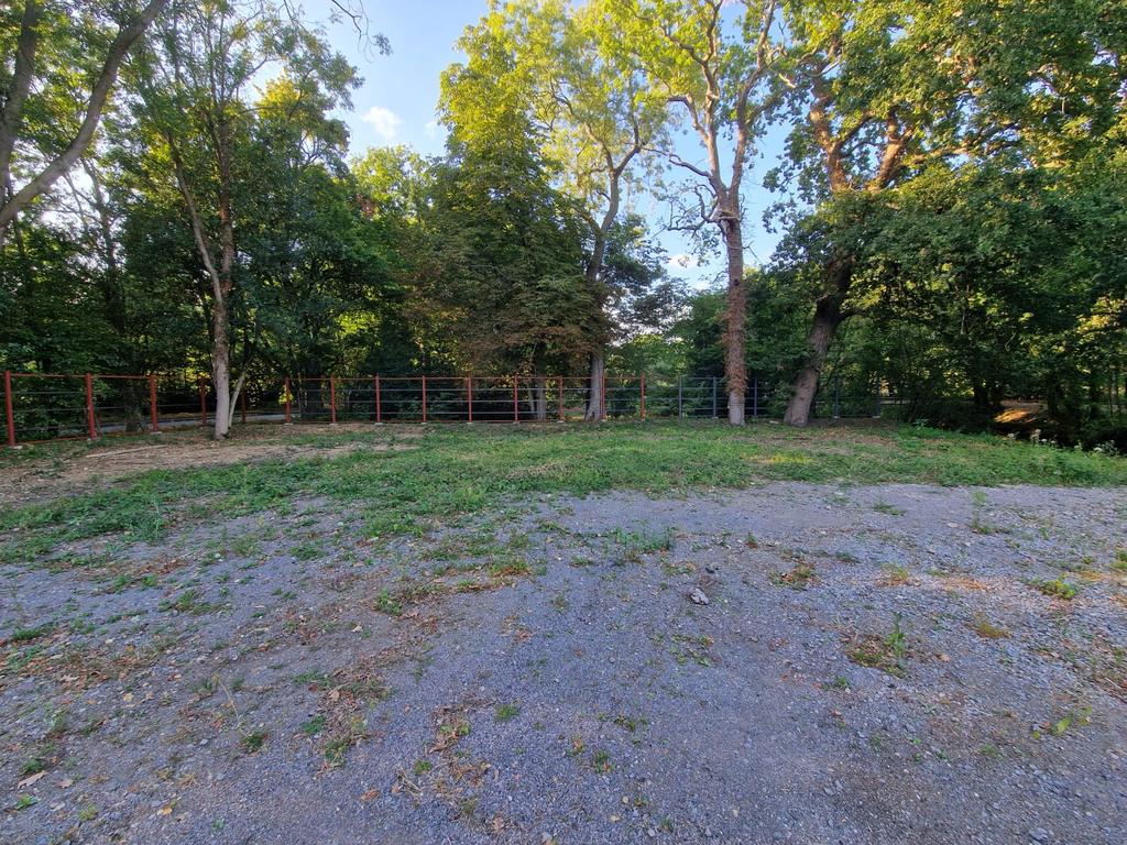 Sandhurst Road, Yateley, GU46 20 bed property with land £3,500,000