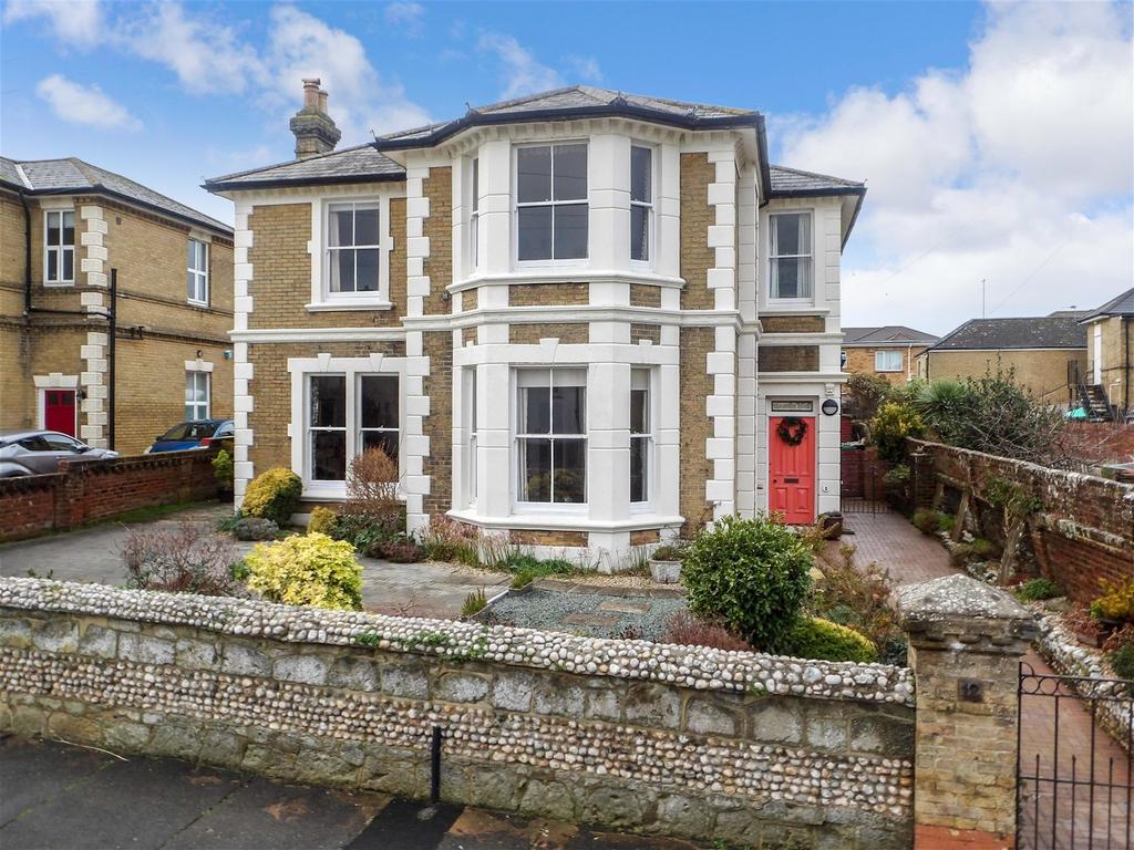 Royal Crescent, Sandown, Isle of Wight 7 bed detached house for sale