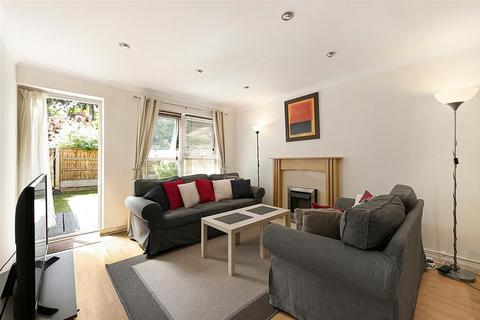 2 bedroom flat for sale, Holm Oak Close, SW15