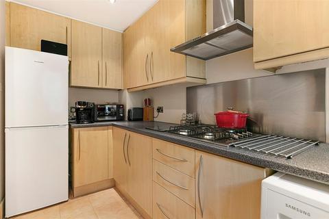 2 bedroom flat for sale, Holm Oak Close, SW15