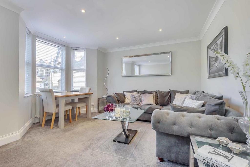 Nelson Road, Wimbledon 2 bed flat £500,000