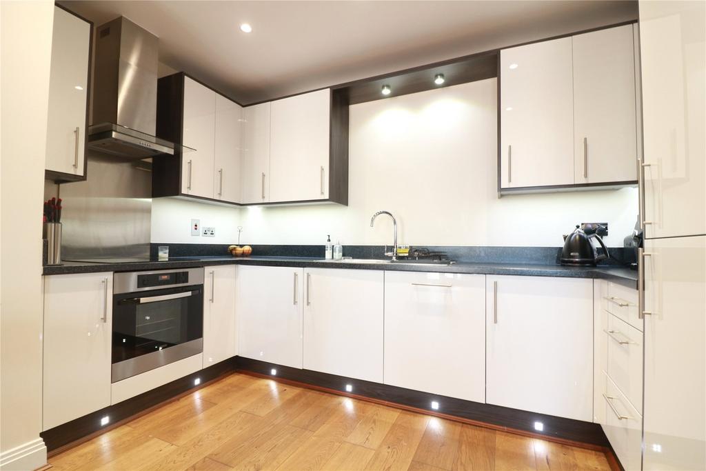 Heathland Court, 3 Grebe Way... 2 bed apartment £1,600 pcm (£369 pw)