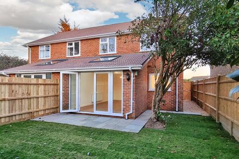 3 bedroom semi-detached house to rent, Wheelers Walk, Blackfield SO45