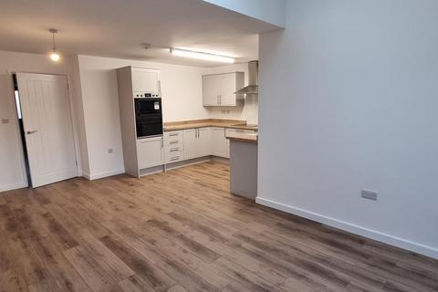 3 bedroom semi-detached house to rent, Wheelers Walk, Blackfield SO45