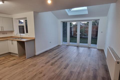 3 bedroom semi-detached house to rent, Wheelers Walk, Blackfield SO45