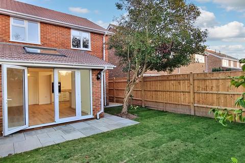 3 bedroom semi-detached house to rent, Wheelers Walk, Blackfield SO45