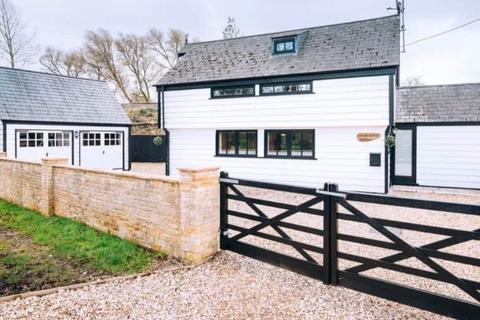 2 bedroom barn conversion to rent, Minety, SN16