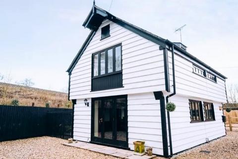 2 bedroom barn conversion to rent, Minety, SN16