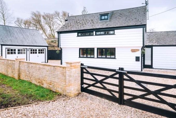 2 bed executive detached, Minety