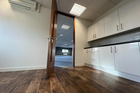 Office to rent - Voyager House, 142 Prospect Way, London Luton Airport, Luton, Bedfordshire, LU2 9QH