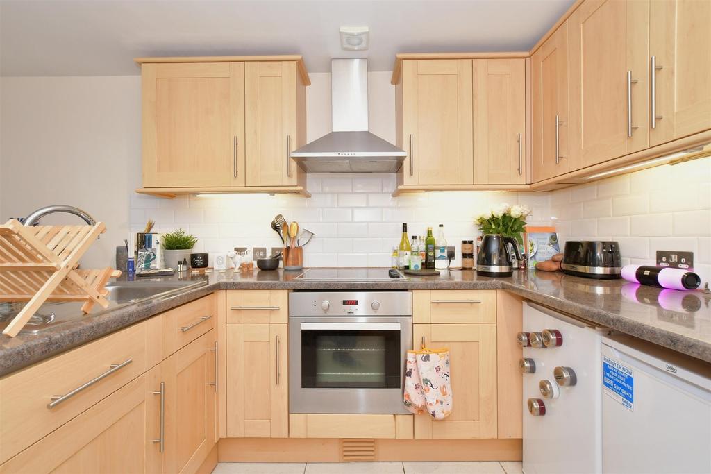 Cleveland Road, Chichester, West Sussex 1 bed apartment for sale £190,000