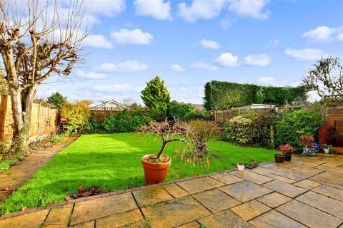 2 bedroom detached bungalow for sale - Charlotte Avenue, Wickford, Essex