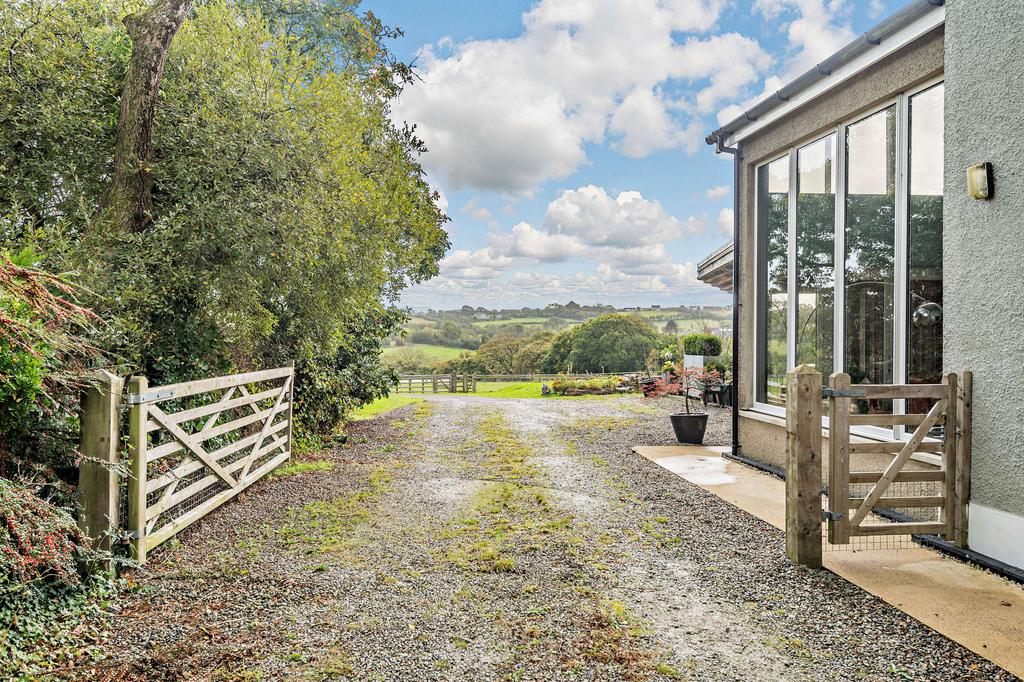 Lower Freystrop, Haverfordwest SA62 5 bed property with land for sale