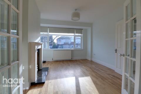 116 Wadham Gardens, Greenford, UB6 0BS