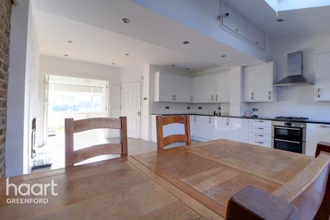 116 Wadham Gardens, Greenford, UB6 0BS