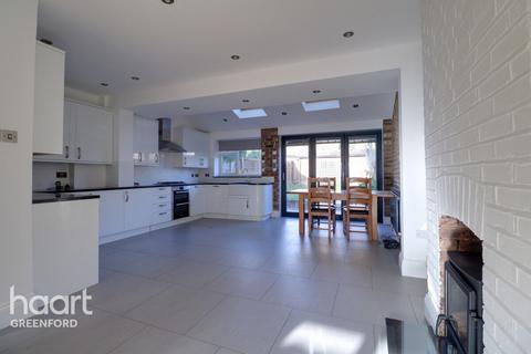 116 Wadham Gardens, Greenford, UB6 0BS