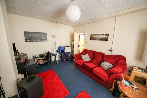 1 bedroom flat to rent, Back Brudenell Mount, Hyde Park, Leeds, LS6