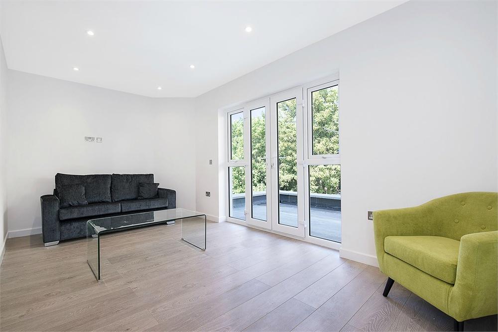 Qube Apartments, 223 Walworth Road... 1 bed apartment £1,800 pcm (£