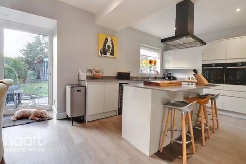 20 Redden Court Road, Romford, RM3 0XA