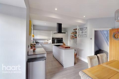 20 Redden Court Road, Romford, RM3 0XA