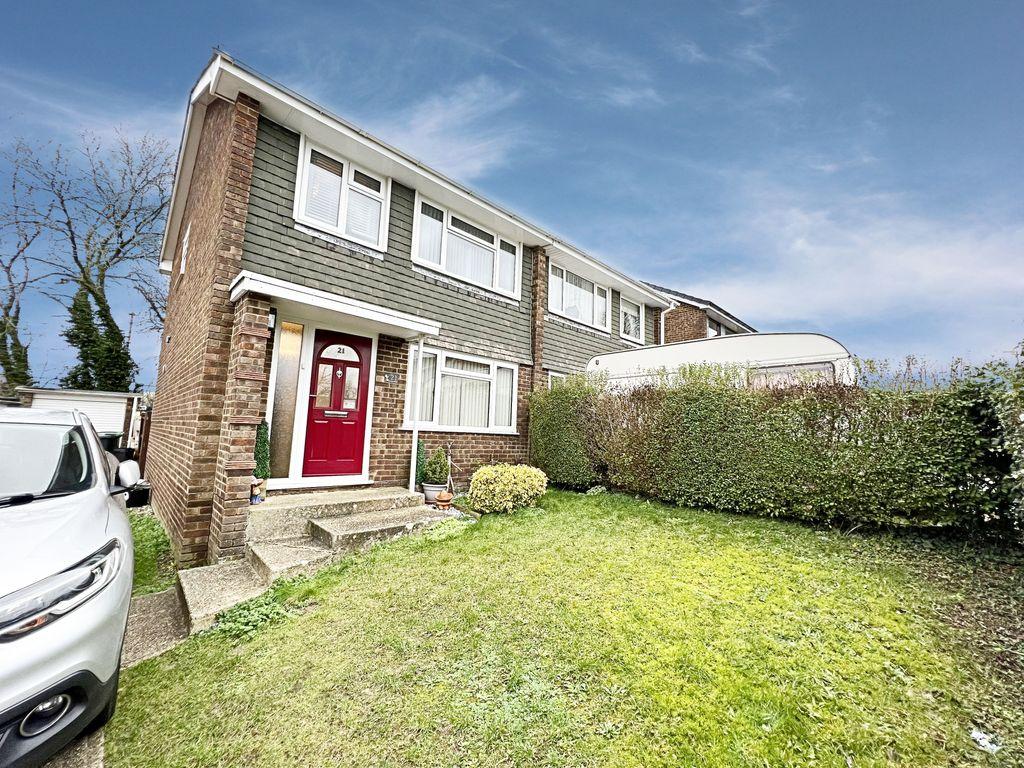Coates Close, Brighton Hill, Basingstoke RG22 4EE 3 bed semidetached