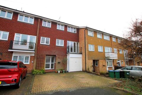 3 bedroom terraced house to rent - Wentworth Close, Watford, WD17